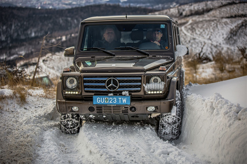 Mike horn driving in snow